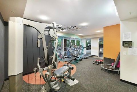 ZEN LUXURY: 2-Story 4-BR Penthouse In Darwin City With Mindal Markets & Harbour Views - Tourism Townsville 1
