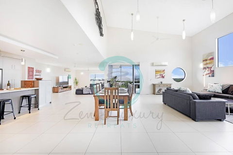 ZEN LUXURY: 2-Story 4-BR Penthouse In Darwin City With Mindal Markets & Harbour Views - Tourism Townsville 3