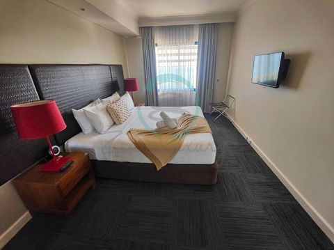 ZEN88 ESPLANADE: 1-BR Top Floor Ocean View Suite - Tourism Townsville 1