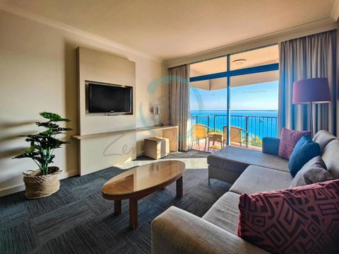 ZEN88 ESPLANADE: 1-BR Top Floor Ocean View Suite - Tourism Townsville 2
