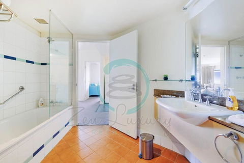 ZEN88 Esplanade: 3-BR Luxury Suite Near Waterfront - Tourism Townsville 2