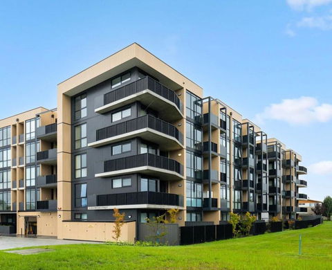 ZMITH Apartment - BROOKE, - Near AIS, GIO Stadium, UC, & Nth - Canberra Hospital - Tourism Townsville 1