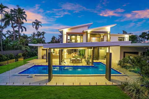 ZenLux Massive 5-BR Holiday Home - Pool - BBQ - Tourism Townsville 0