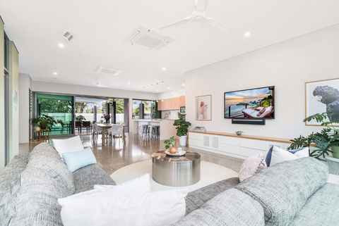 ZenLux Massive 5-BR Holiday Home - Pool - BBQ - Tourism Townsville 2