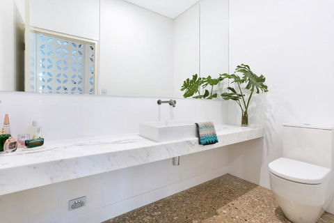ZenLux Massive 5-BR Holiday Home - Pool - BBQ - Tourism Townsville 3